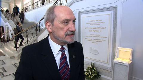 Antoni Macierewicz w dobrym humorze