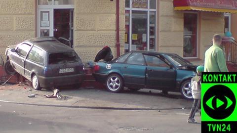 Groźne zderzenie aut w Malborku (film: Wojtek; fot. Bartek M.)