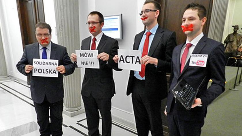 Posłowie SP przeciwko umowie ACTA