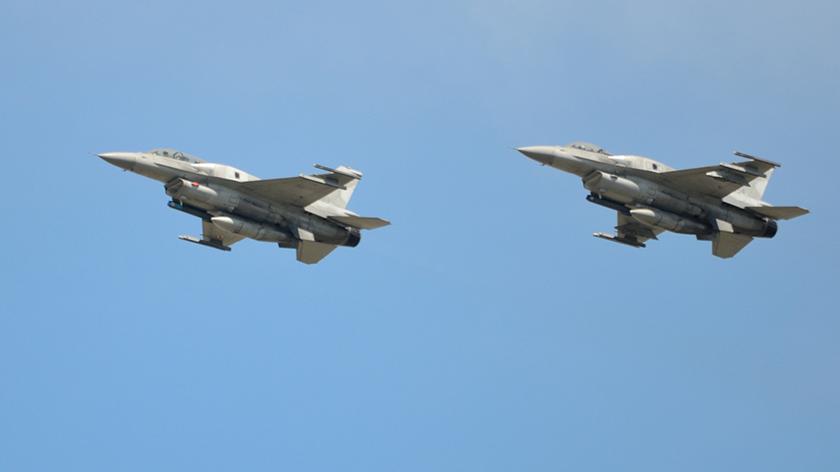 Dwa F-16 miały w środę nastraszyć mieszkańców północy Polski