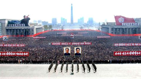 Gigantyczny wiec poparcia dla Kim Dzong Ila
