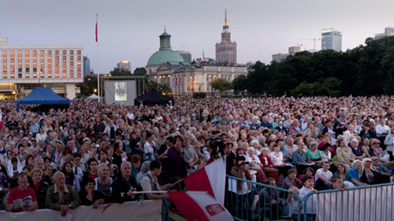 "Warszawiacy śpiewają (nie)ZAKAZANE PIOSENKI" - TVN24