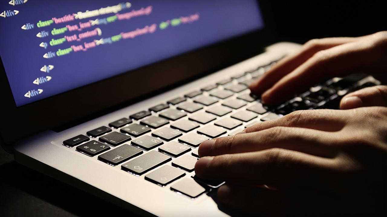 "Wysokie ryzyko kradzieży danych". Polska firma ostrzega klientów