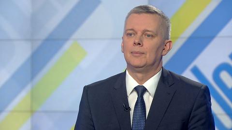 "Pan minister Macierewicz ma ważniejszą pozycję niż premier"
