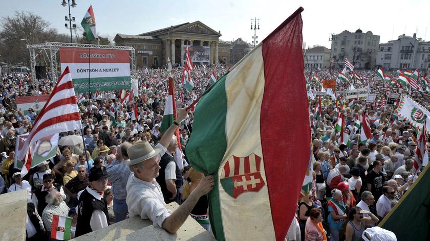 Setki tysięcy zwolenników Fideszu wyszły na ulicę