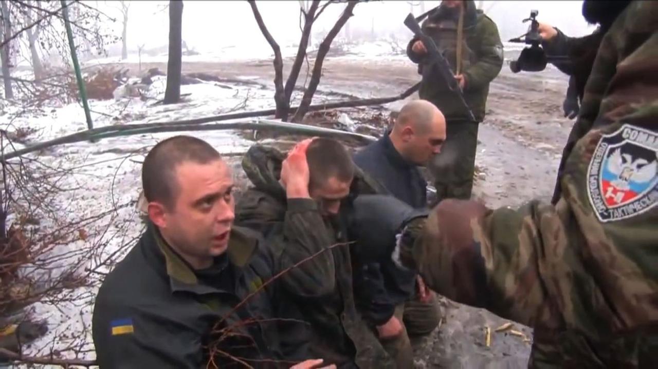 Filmy Z Wojny Na Ukrainie Bez Cenzury Wojna w Donbasie. Rebelianci znęcają się nad jeńcami ukraińskimi - TVN24