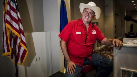 Zmarły republikanin Dennis Hof wygrał wybory w Nevadzie 