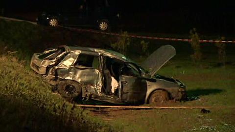 Czołowe zderzenie osobowego audi z busem. 3 osoby nie żyją, dwie w stanie krytycznym