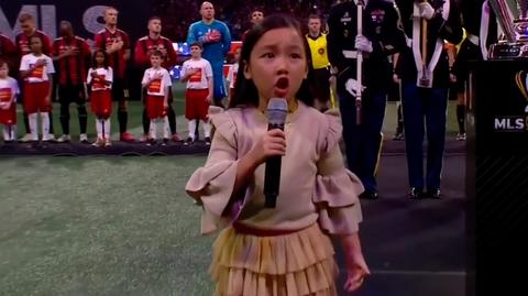 Siedmiolatka śpiewająca hymn znów zachwyciła Amerykę
