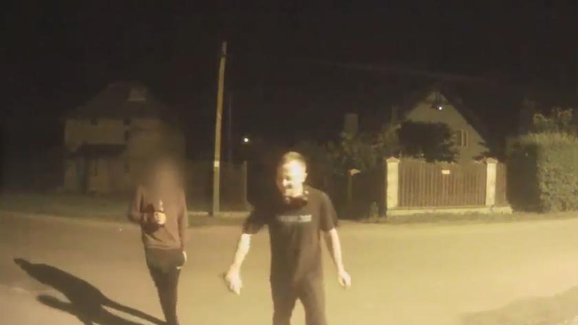 Policja szuka mężczyzny z nagrania (wideo bez dźwięku)