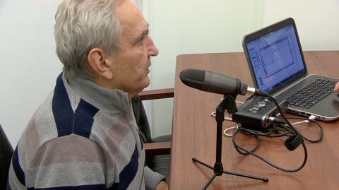 Lekarze przez mikrofon rejestrują głos pacjentów