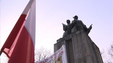 Manifestowali pod pomnikiem Wdzięczności Armii Czerwonej 