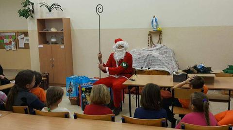 Mikołaj narodowiec, na ramieniu symbol ONR. Caritas przeprasza