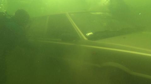 Samochód pod wodą