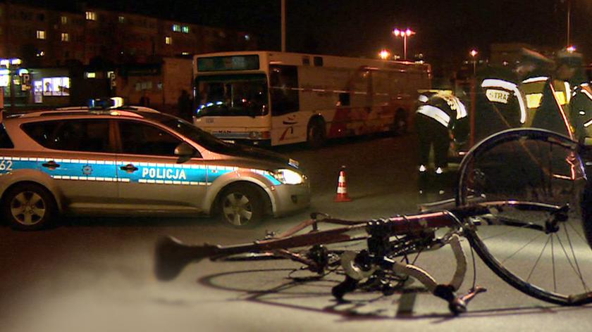 Policja zatrzymała kolejnych podejrzanych o wepchnięcie rowerzysty pod autobus