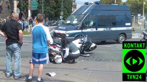 Wypadek policyjnego motocyklisty (fot. internauta Michał)