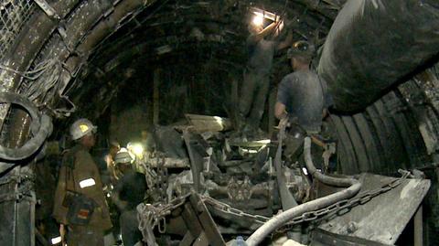 Ciała górników z kopalni Wujek wydobyte na powierzchnię