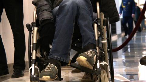 Niepełnosprawni protestowali przed Sejmem