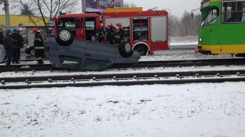 Volkswagen dachował na torowisku