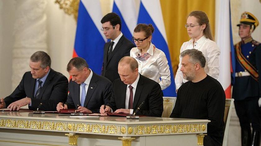 Sensacyjna decyzja Kremla. Mieniajło zmienił "człowieka w swetrze"