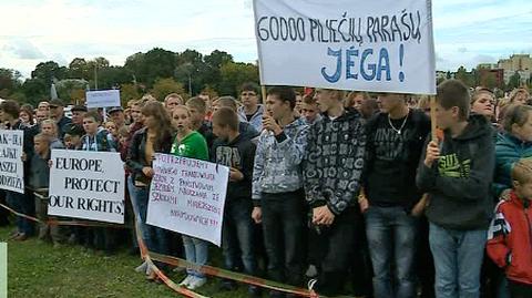 Polacy protestują przed litewskim parlamentem
