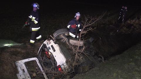 Auto zahaczyło o konary i koziołkowało 