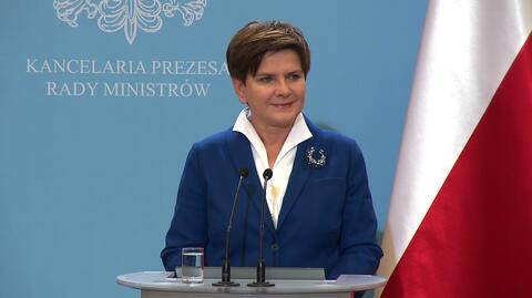 Beata Szydło usuwa unijne flagi