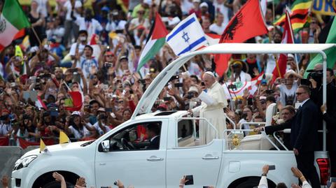 Papież Franciszek w drodze na krakowskie Błonia