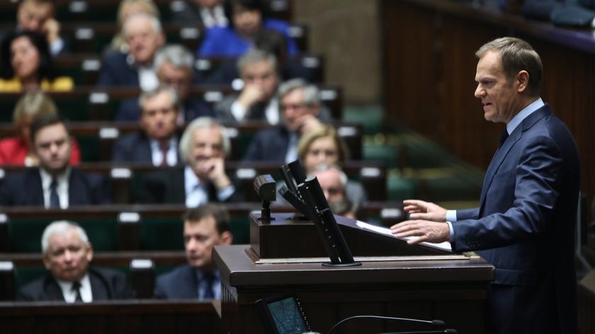 Tusk i Kaczyński wzajemnie się oklaskiwali w Sejmie 