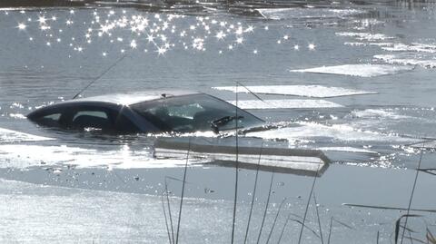 Ukradli samochód i wjechali na lód? Policja poszukuje dwóch nastolatków