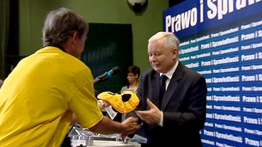 Kaczyński dostał moherowy beret