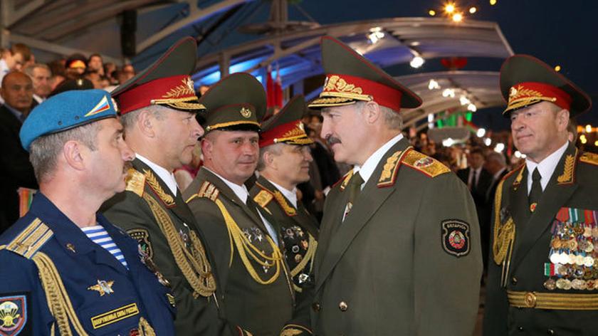 Łukaszenka chce modernizować armię. Kupi rosyjskie śmigłowce