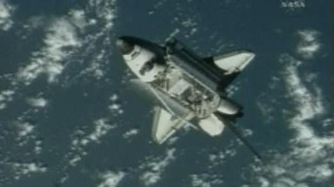 Endeavour przycumował do stacji kosmicznej