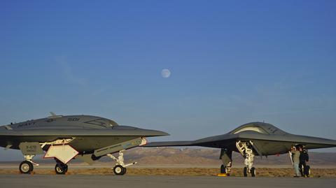 Flota zabójczych robotów przyszłości rośnie - drugi X-47B lata