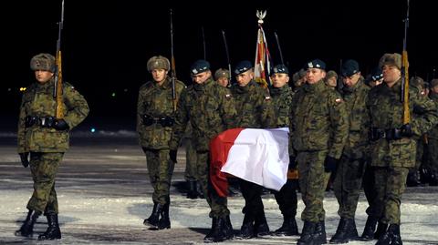 Powitanie trumny polskiego żołnierza
