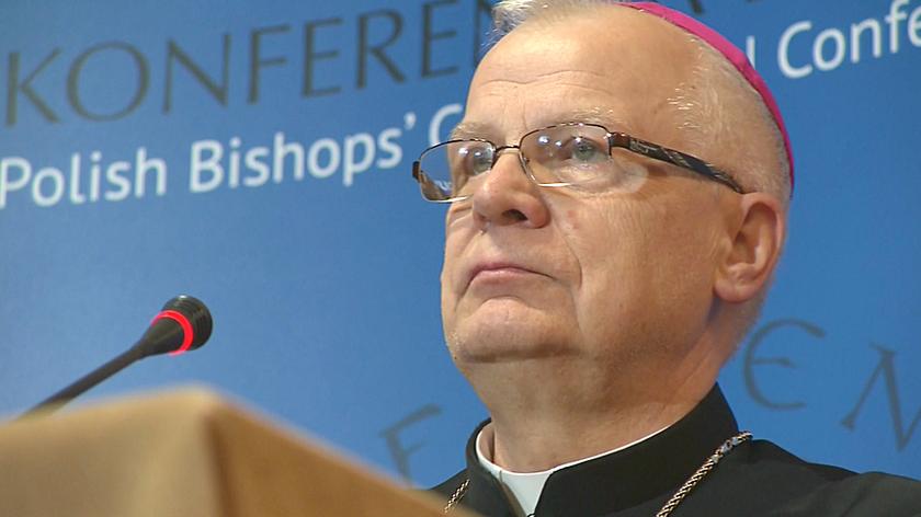 Batallia między biskupem a feministkami. Kolejną rozprawę sąd wyznaczył na 9 kwietnia