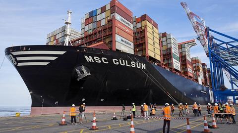 Największy na świecie kontenerowiec wpłynął do portu w Gdańsku