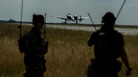 Amerykańskie A-10 na opuszczonym lotnisku w Polsce