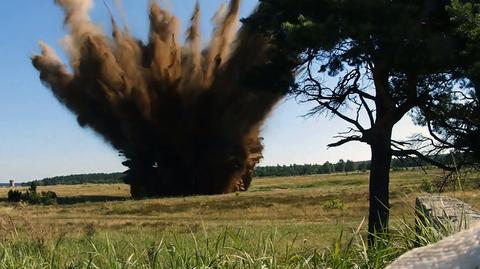 Detonacja półtonowej bomby w Orzyszu. MON pokazał nagranie