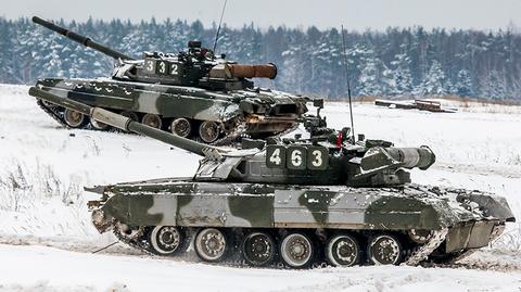 Rosyjskie czołgi T-72 wyruszają na ćwiczenia