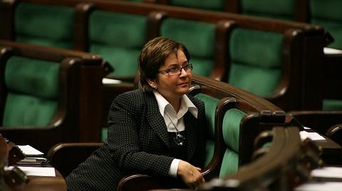 Teresa Piotrowska z teką ministra