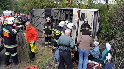 Wypadek autokaru - kilkanaście osób rannych