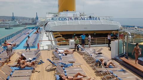 Materiał promujący Costa Concordię, ukazujący bogato wykończone wnętrze statku (Youtube)