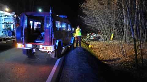 Nie żyją cztery osoby, w tym dwoje dzieci. Czołowe zderzenie pod Opolem