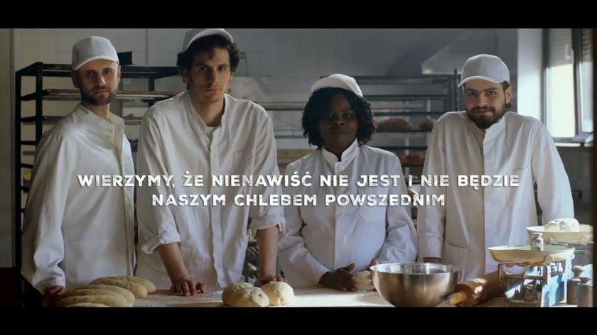 Gej, uchodźcy, muzułmanin i żyd piekli polski chleb