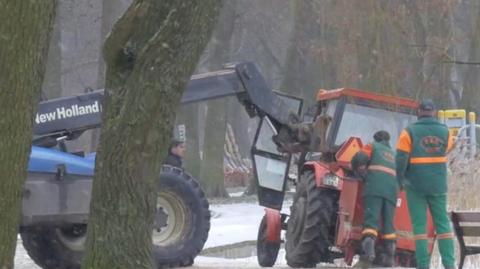 Ciągnik wpadł do jeziora