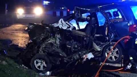 Czołowe zderzenie pod Gorzowem. Zginął kierowca przygnieciony przez auto