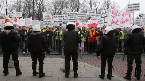 Pod Sejmem protestowało 1,5 tys. pracowników branży usługowo-gastronomicznej