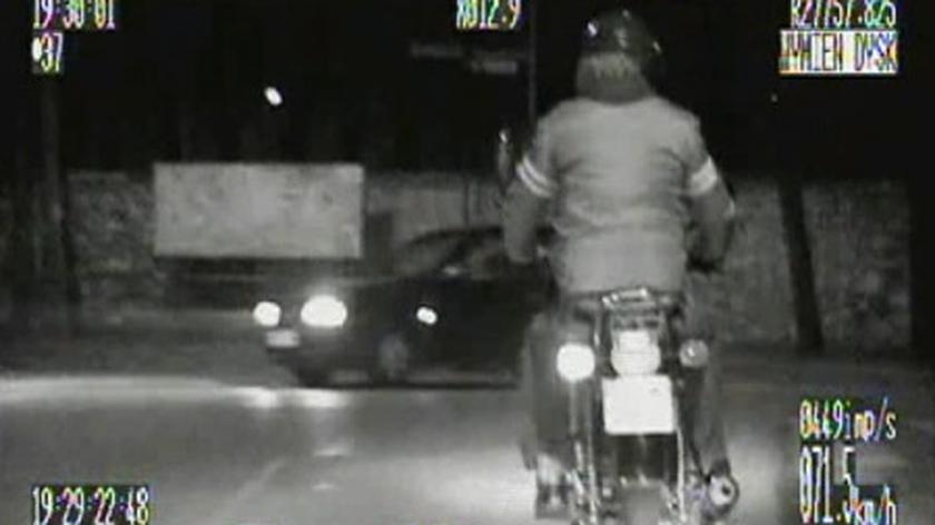Pościg za motocyklistą (film bez dźwięku)