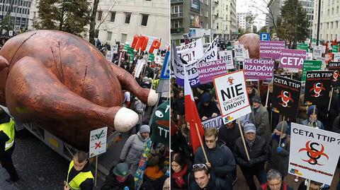 Gigantyczny kurczak, dziesiątki transparentów. "CETA stop" w Warszawie